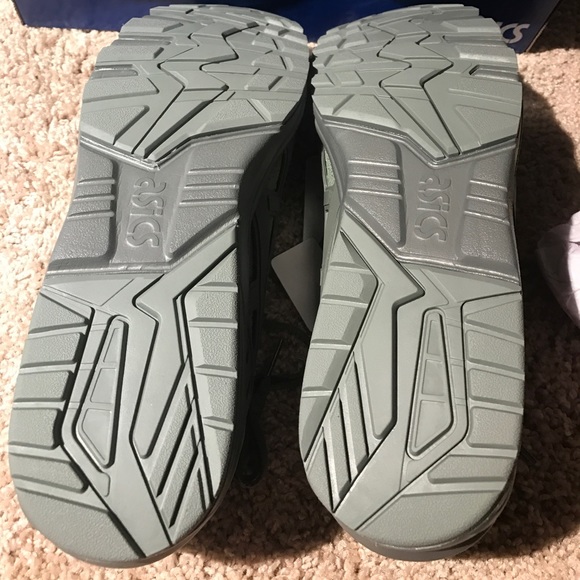 Brand new Asics Gel Kayano Knit - Picture 4 of 7